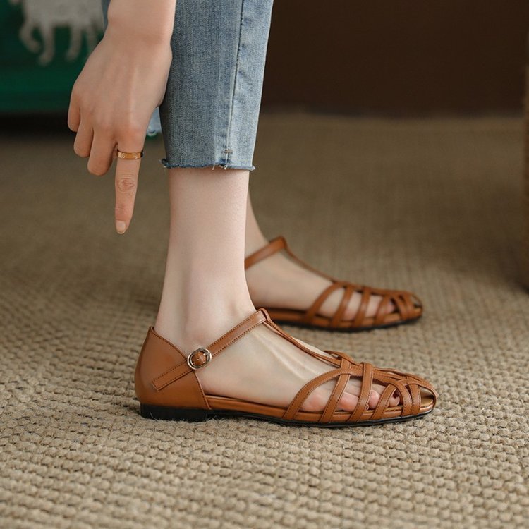 Fashionable French Retro Low Heel Hollow Sandals With Flat Bottom